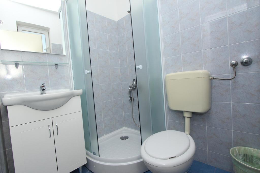 Apartments And Room Eva Ровинь Экстерьер фото