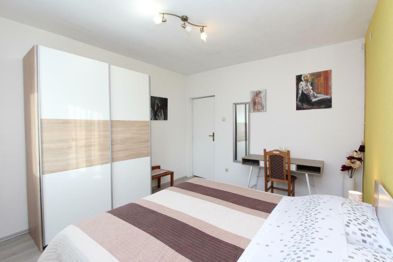 Apartments And Room Eva Ровинь Экстерьер фото