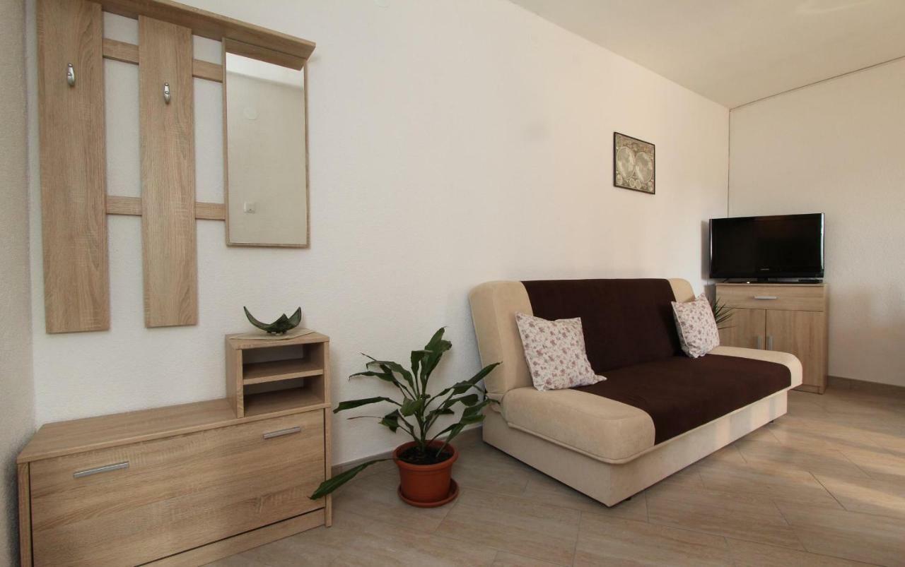 Apartments And Room Eva Ровинь Экстерьер фото