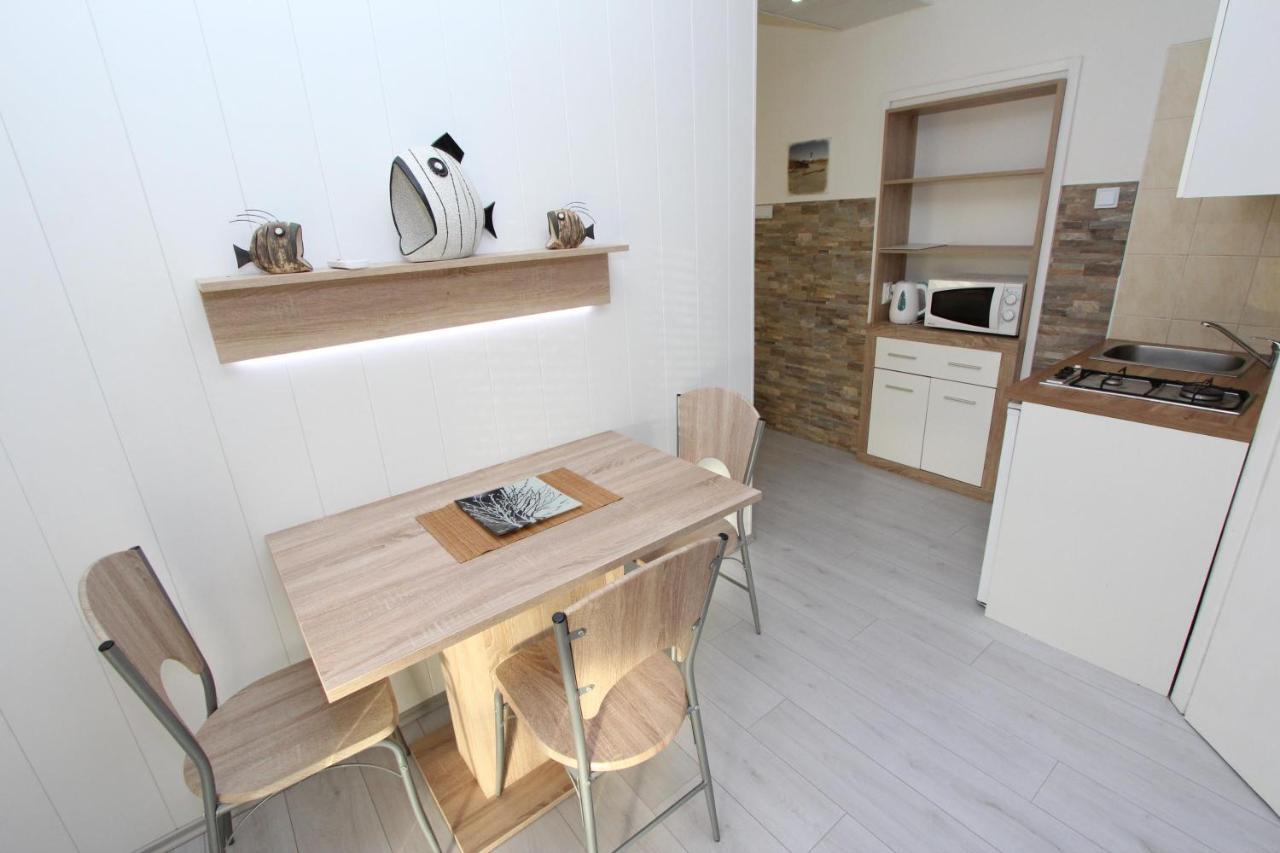 Apartments And Room Eva Ровинь Экстерьер фото