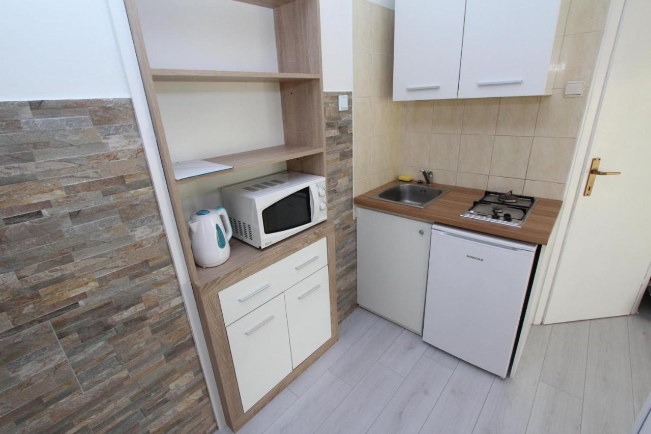 Apartments And Room Eva Ровинь Экстерьер фото